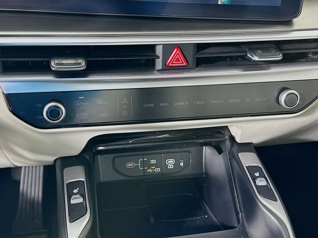 Used 2025 Kia Sorento EX w/ EX Panoramic Sunroof Package FWD image 16