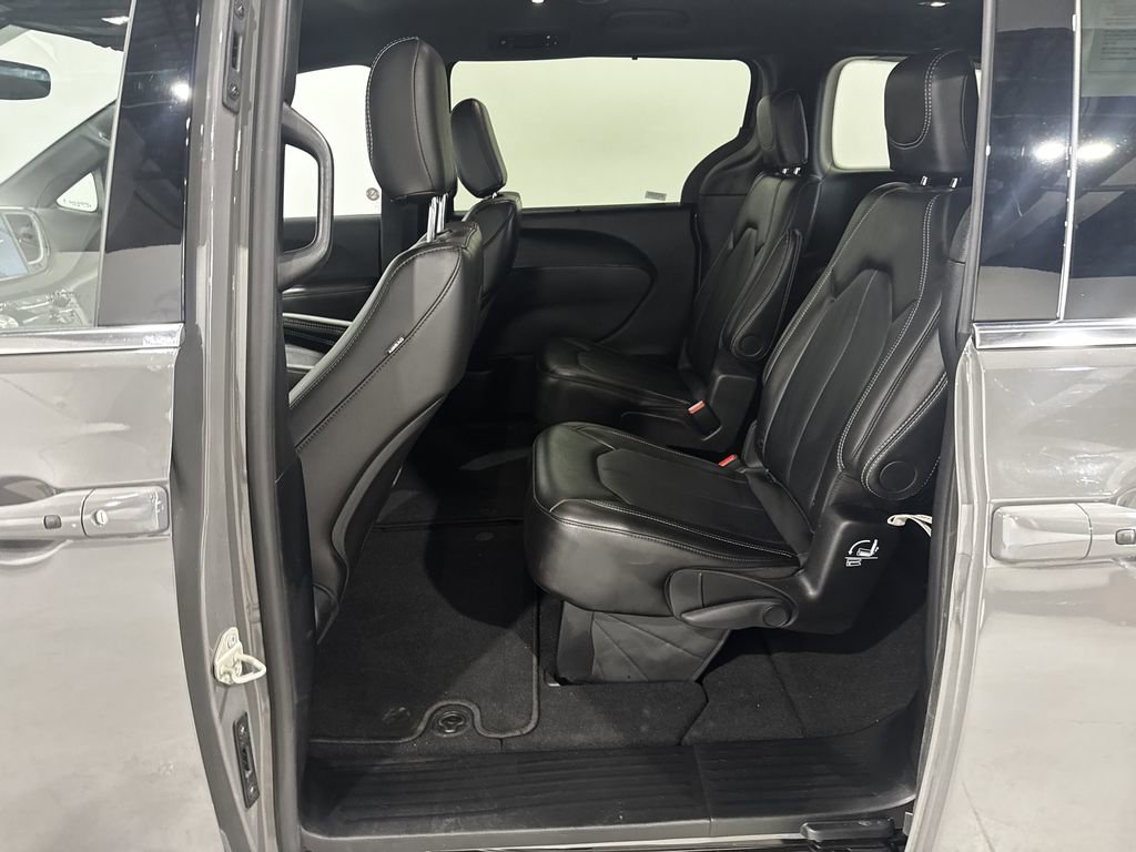 Used 2025 Chrysler Pacifica Select FWD image 20