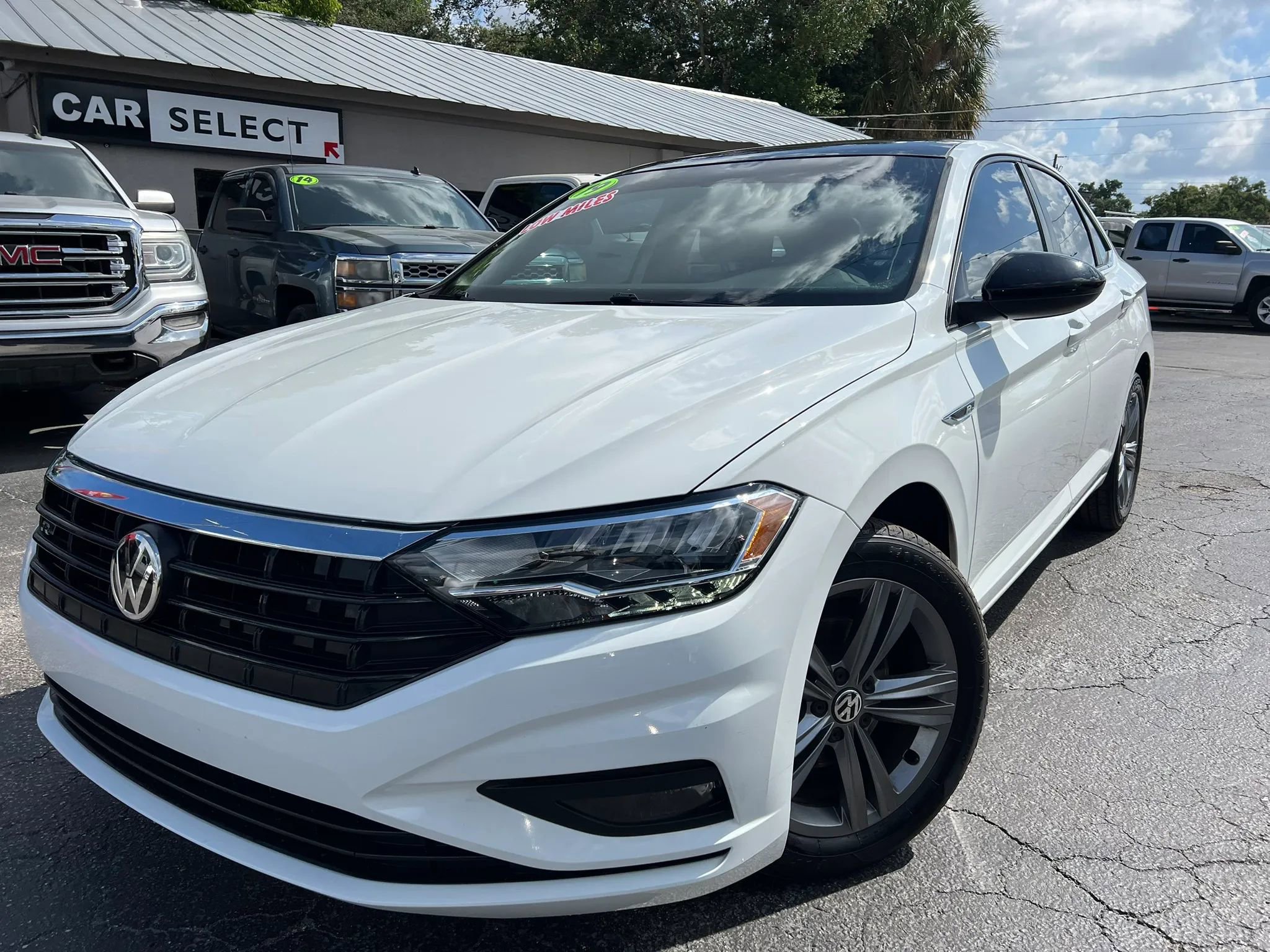 Used 2019 Volkswagen Jetta R-Line FWD image 1