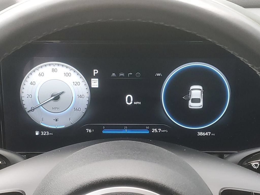 Used 2025 Hyundai Elantra Limited FWD image 16