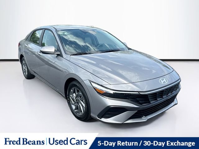 Used 2026 Hyundai Elantra Hybrid FWD image 1