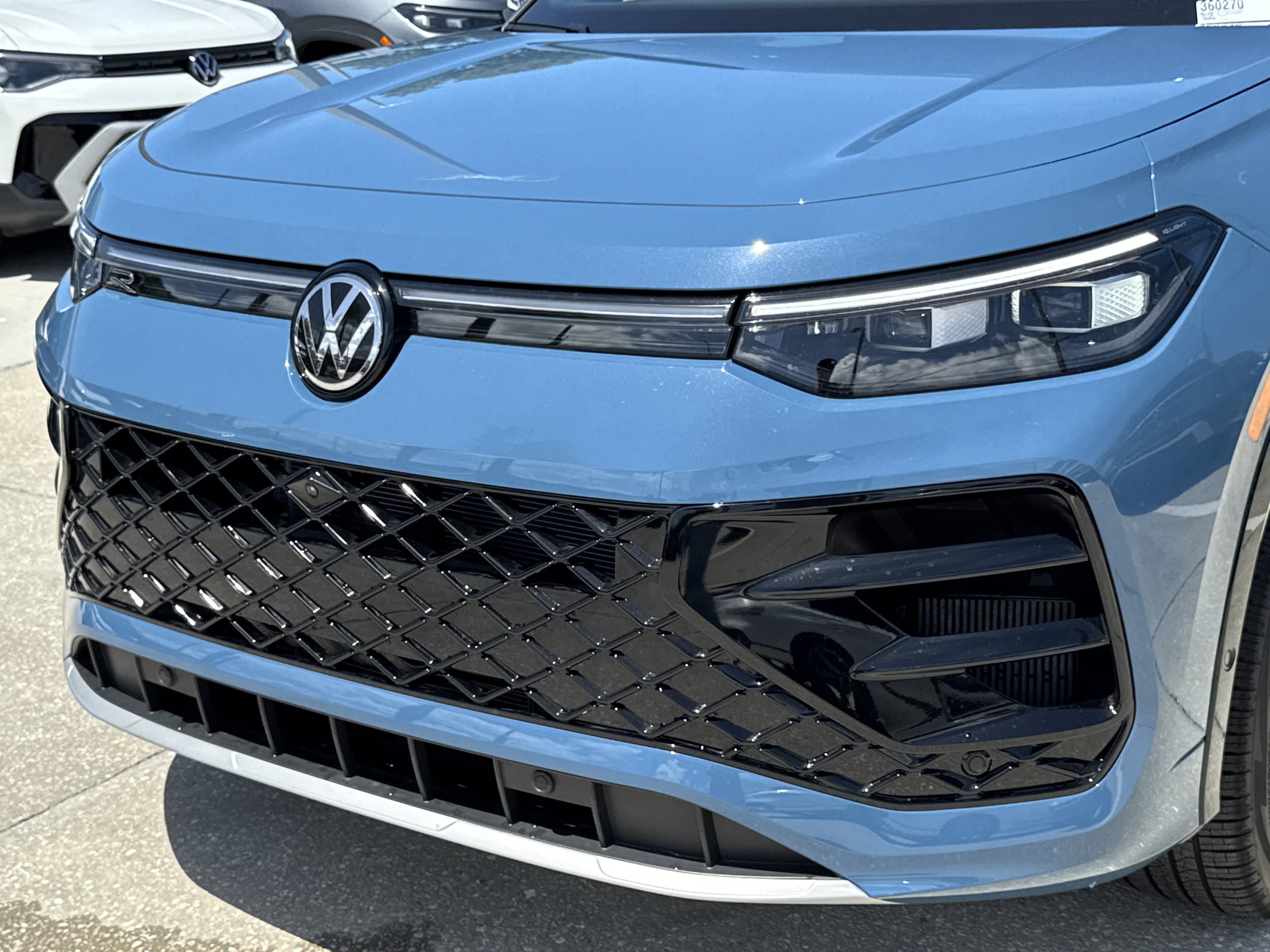 New 2026 Volkswagen Tiguan SEL R-Line AWD/4WD image 9