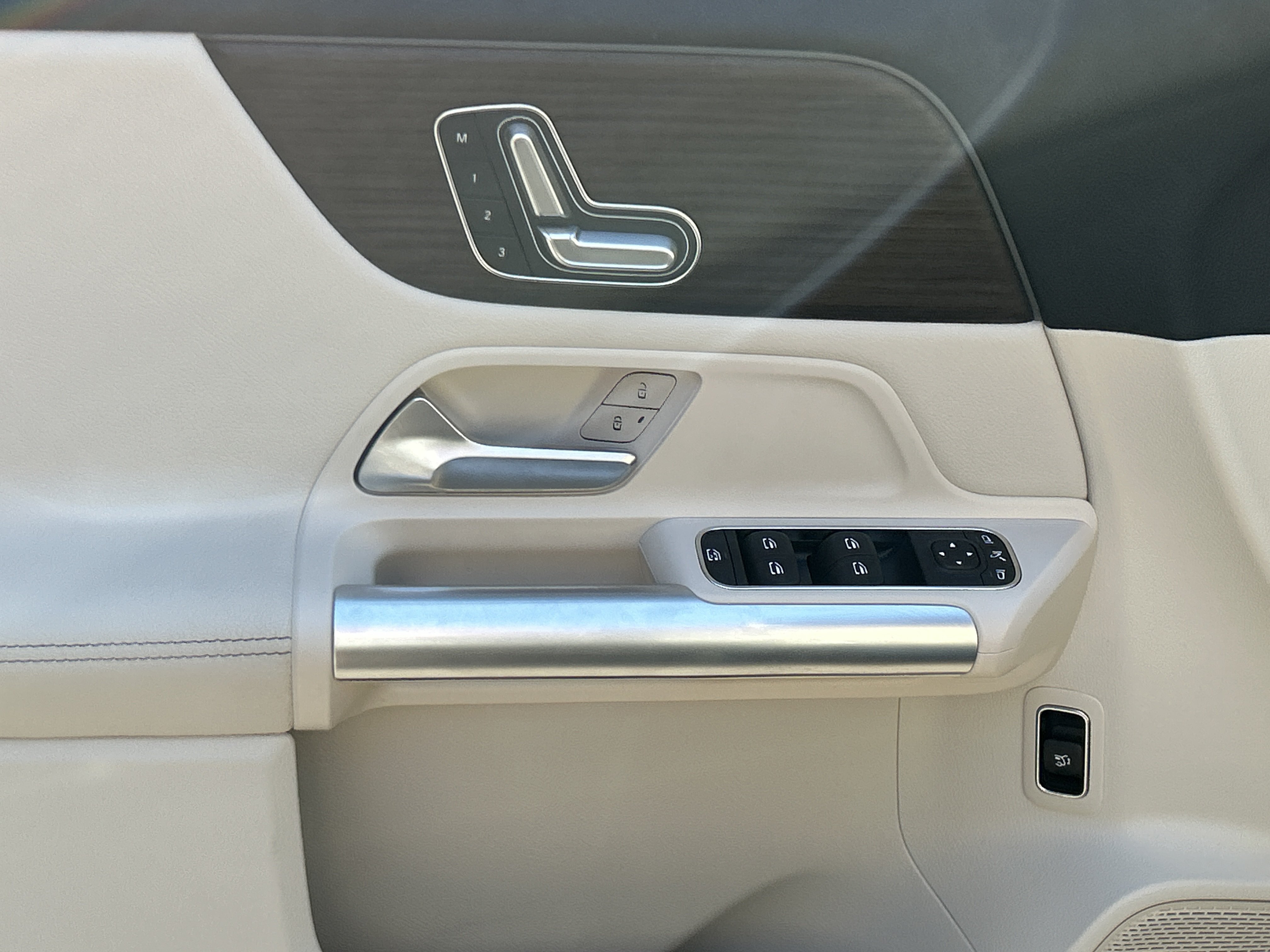 Certified 2025 Mercedes-Benz GLA 250 image 17
