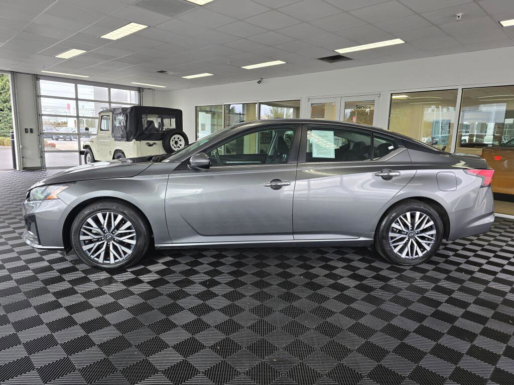 Used 2023 Nissan Altima 2.5 SV image 7