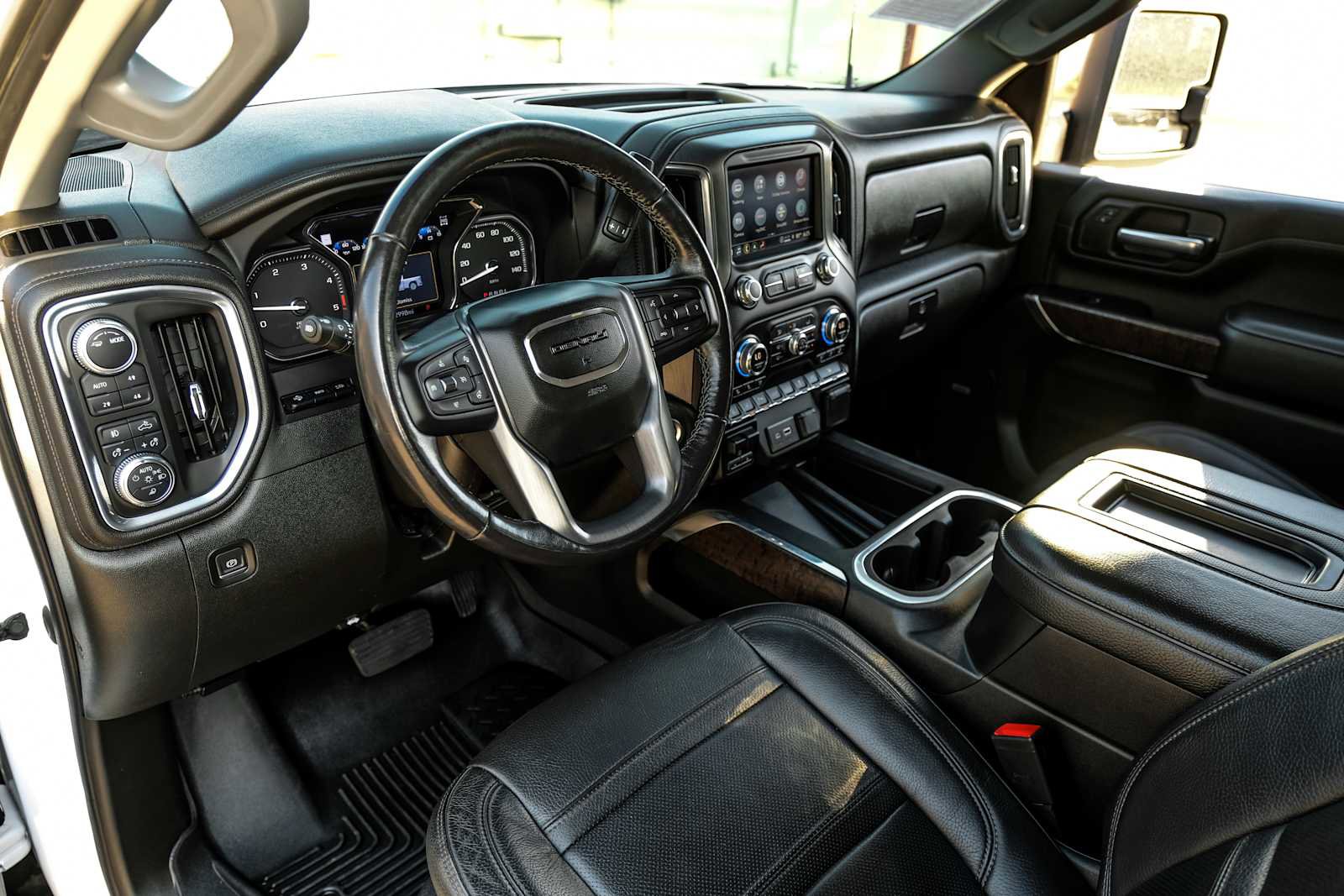 Used 2022 GMC Sierra 3500 Denali w/ Denali Ultimate Package AWD/4WD image 3