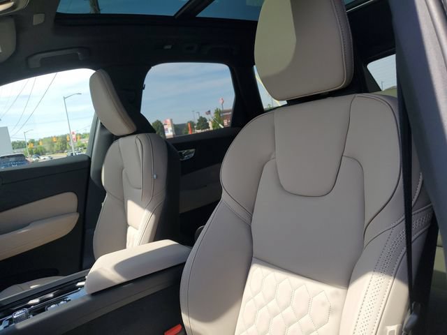 New 2026 Volvo XC60 B5 Plus w/ Protection Package Premier AWD/4WD image 5