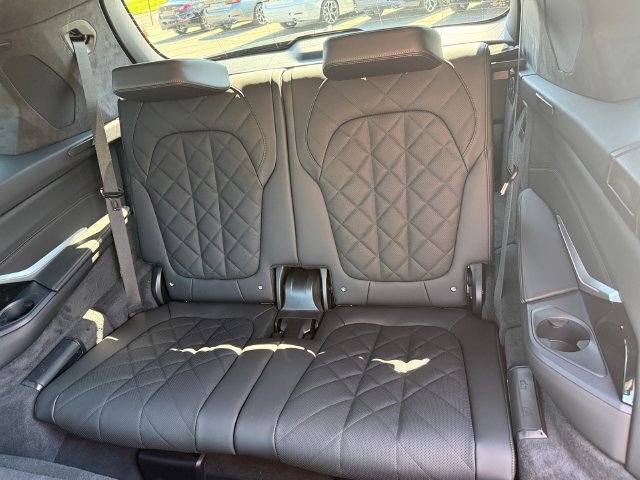 New 2027 BMW X7 xDrive40i w/ M Sport Package AWD/4WD image 21