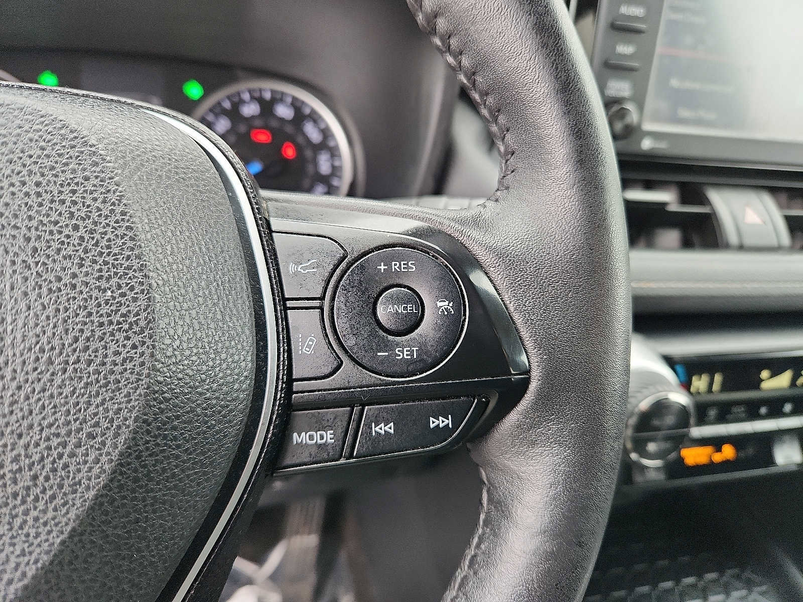 Used 2021 Toyota RAV4 XLE w/ XLE Grade Weather Package image 21