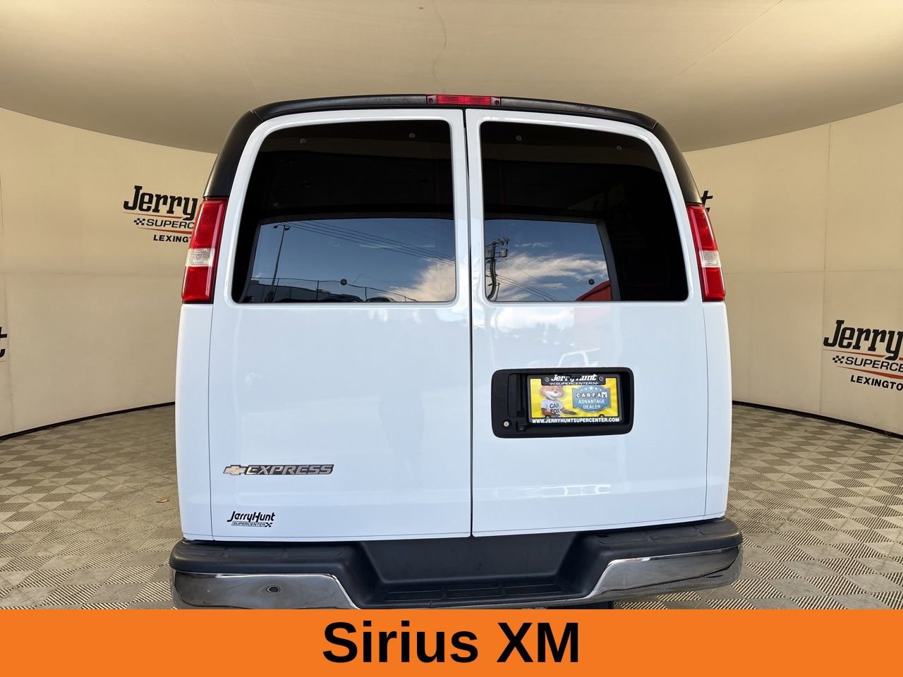 Used 2017 Chevrolet Express 3500 LT w/ LT Preferred Equipment Group image 7