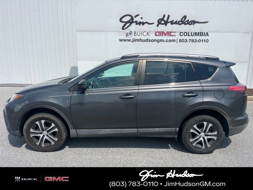 Used 2018 Toyota RAV4 LE FWD image 2