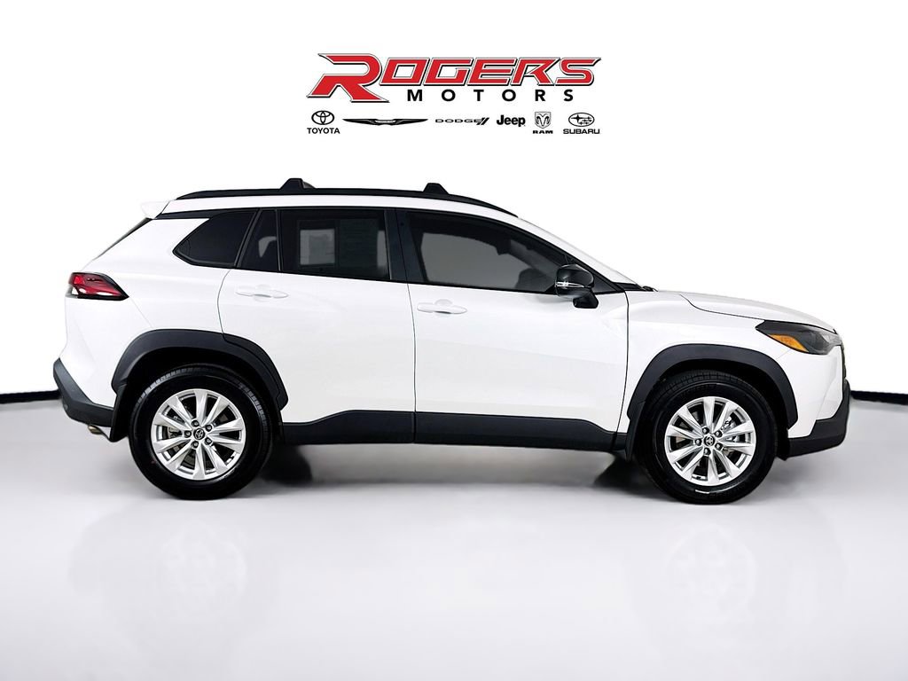 Used 2026 Toyota Corolla Cross LE AWD/4WD image 14