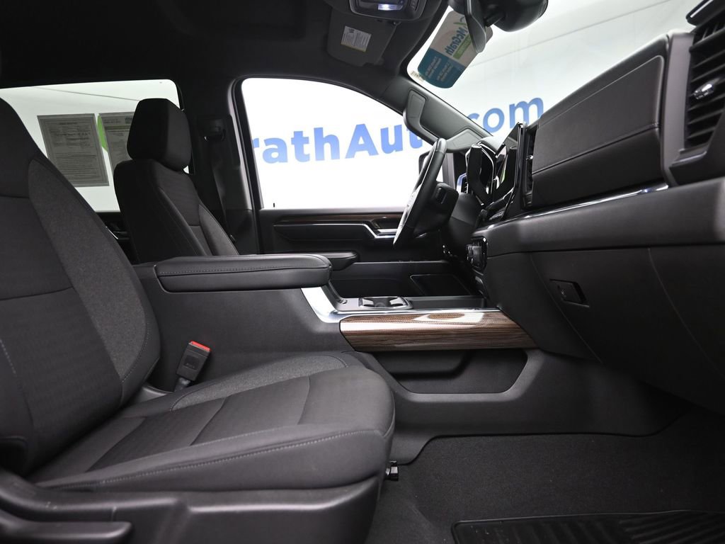 Used 2024 Chevrolet Silverado 3500 LT w/ Convenience Package image 7