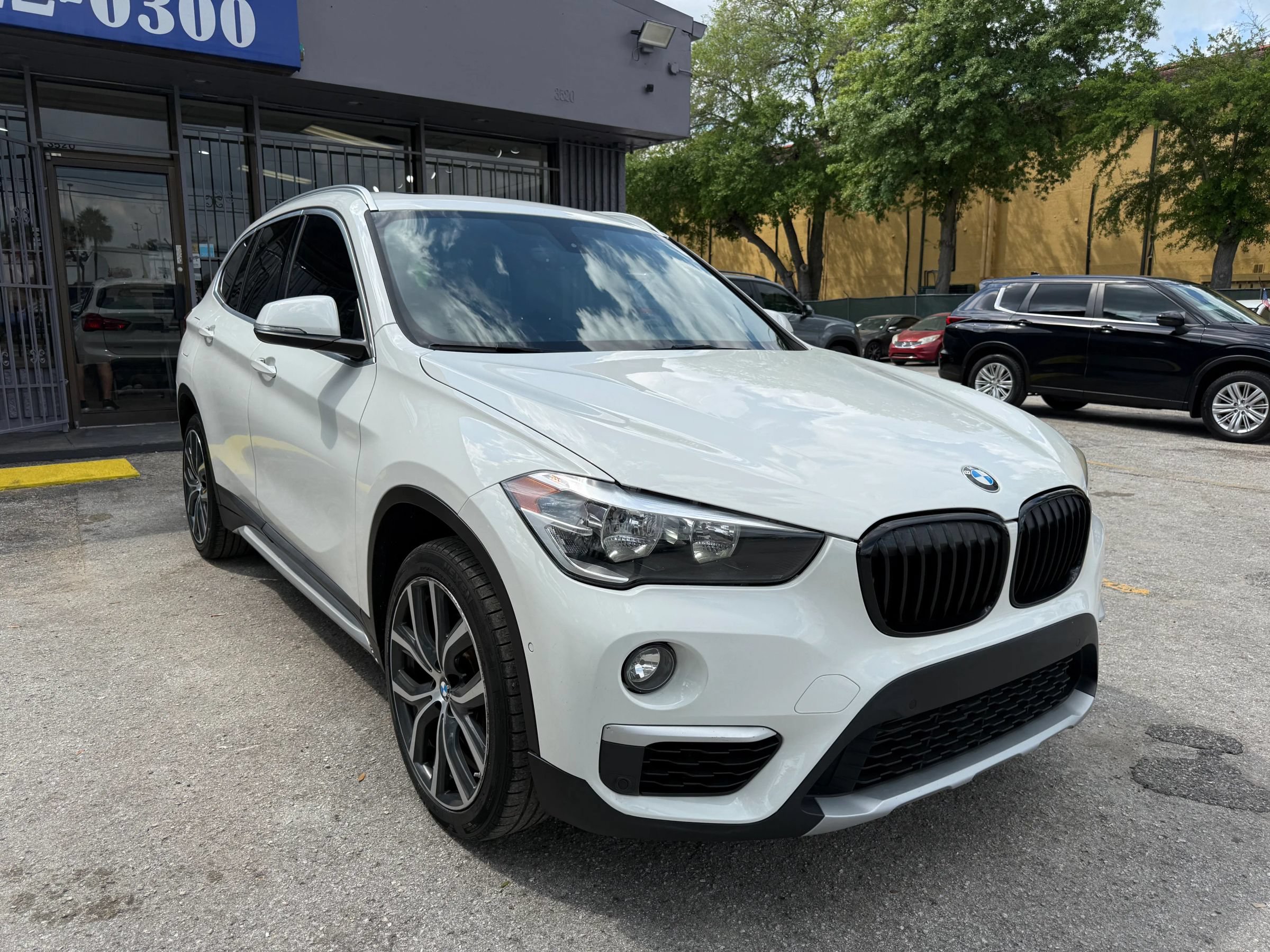 Used 2018 BMW X1 xDrive28i w/ Convenience Package AWD/4WD image 3