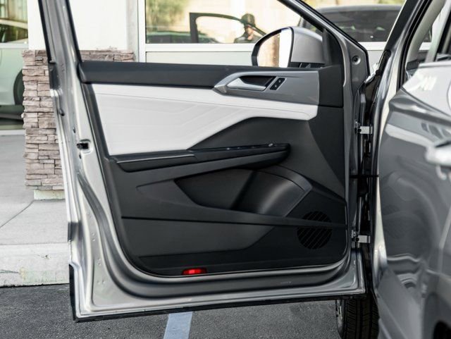 Used 2025 Volkswagen Taos SEL w/ Black Wheel Plus Package AWD/4WD image 11