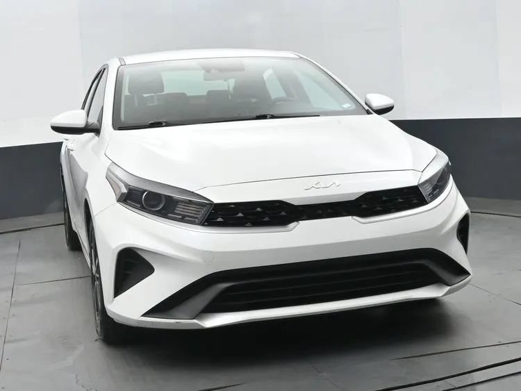 Used 2024 Kia Forte LXS FWD image 3