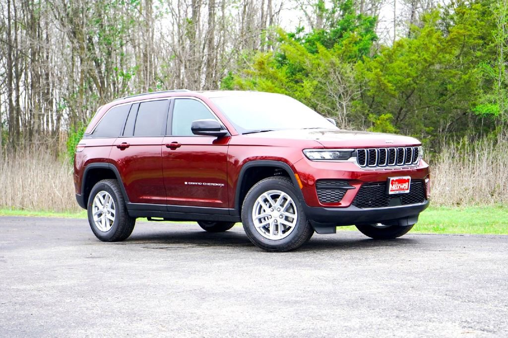 New 2026 Jeep Grand Cherokee Laredo RWD image 2