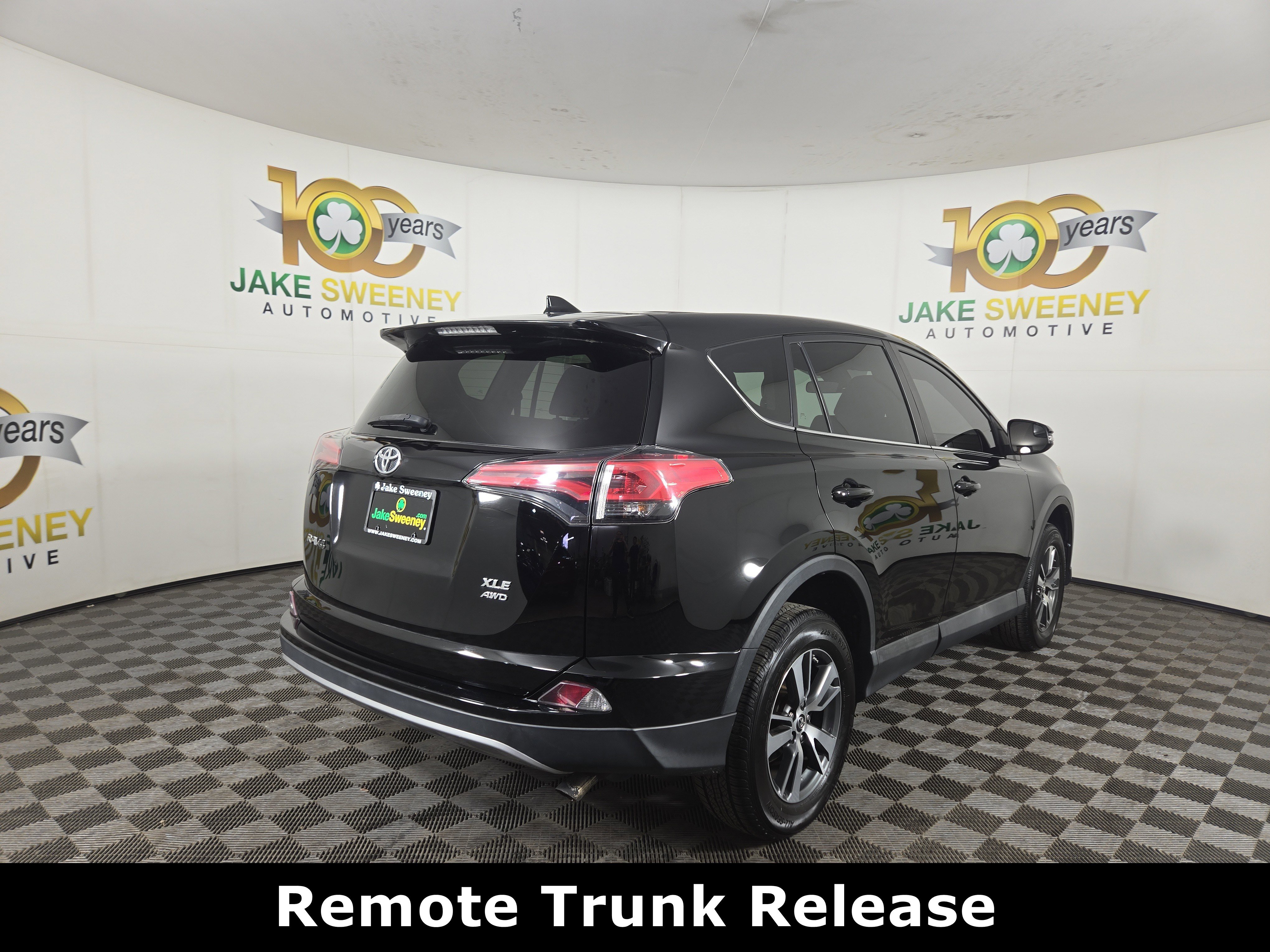 Used 2018 Toyota RAV4 XLE AWD/4WD image 8