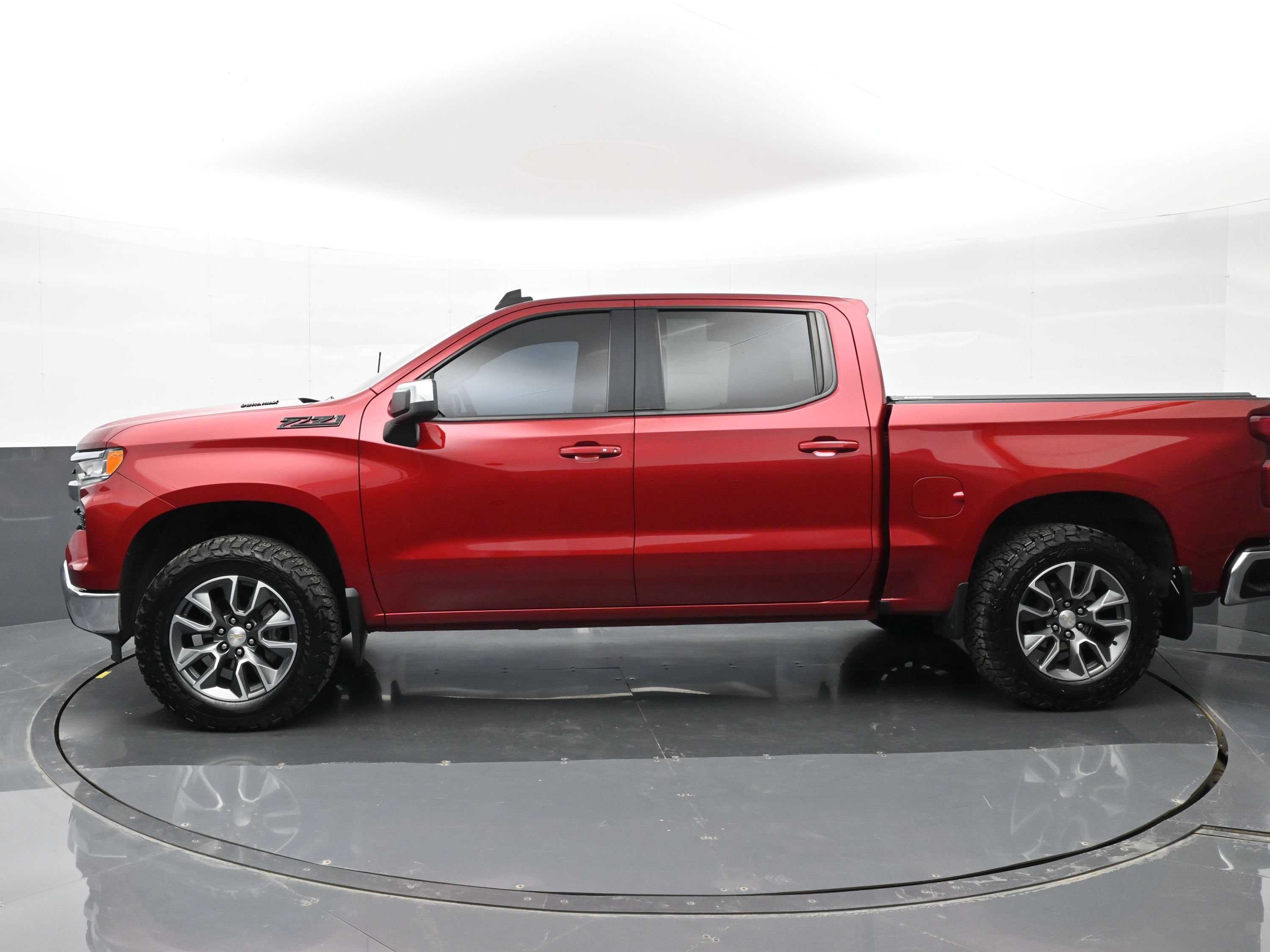 Used 2023 Chevrolet Silverado 1500 LT AWD/4WD image 9