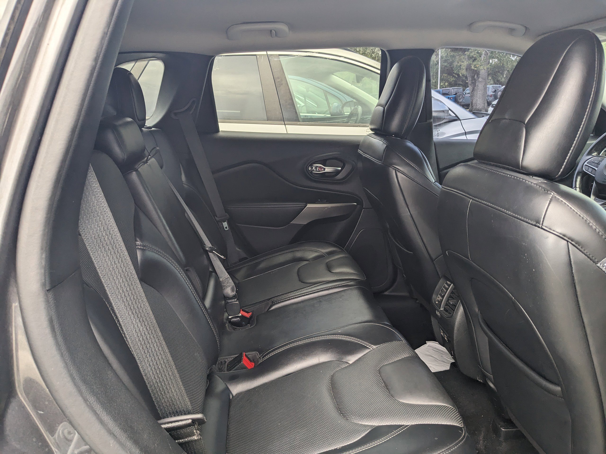 Used 2021 Jeep Cherokee Latitude Lux w/ Comfort/Convenience Group image 11