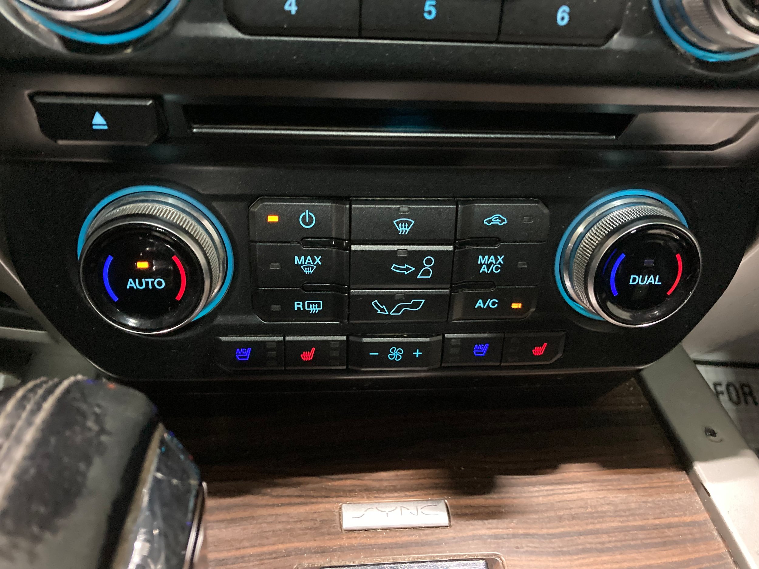 Used 2016 Ford F150 Lariat w/ Equipment Group 502A Luxury AWD/4WD image 32
