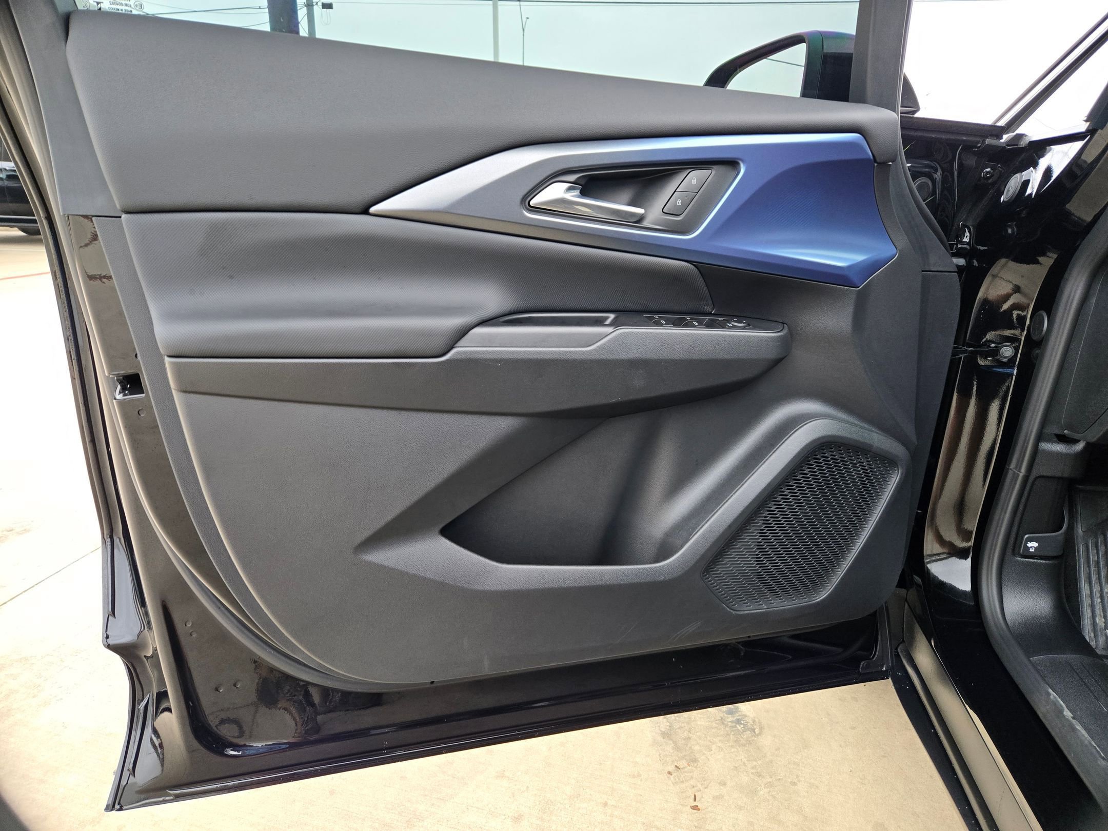 Used 2026 Chevrolet Equinox EV LT image 11