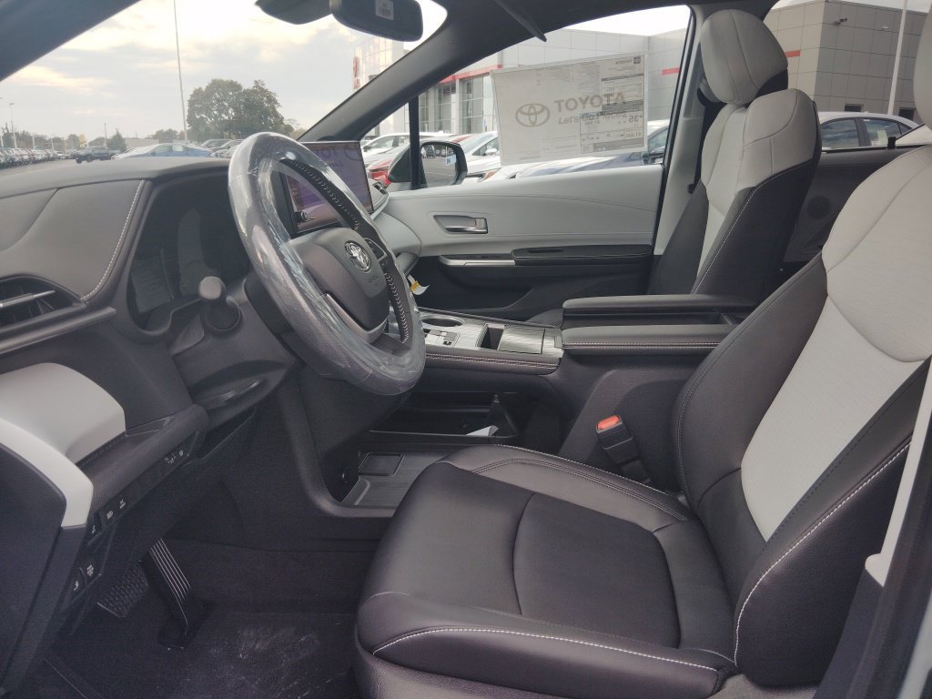 New 2026 Toyota Sienna XSE AWD/4WD image 8