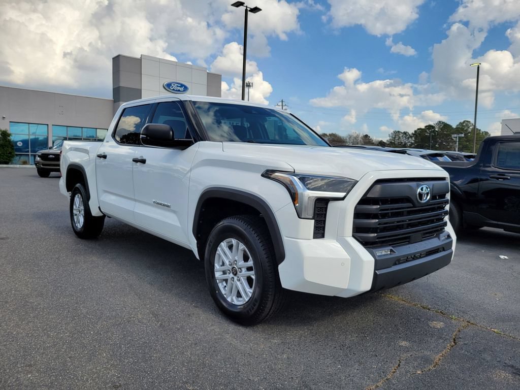 Used 2023 Toyota Tundra SR5 w/ SR5 Convenience Package AWD/4WD image 7