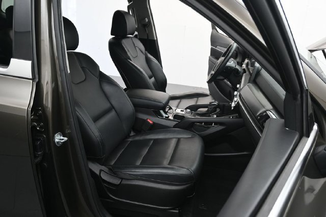 Used 2023 Kia Telluride S FWD image 28