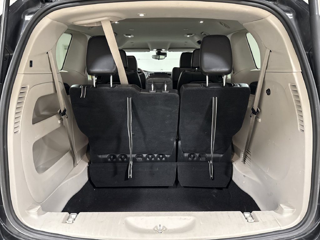 Used 2023 Chrysler Pacifica Touring-L FWD image 24
