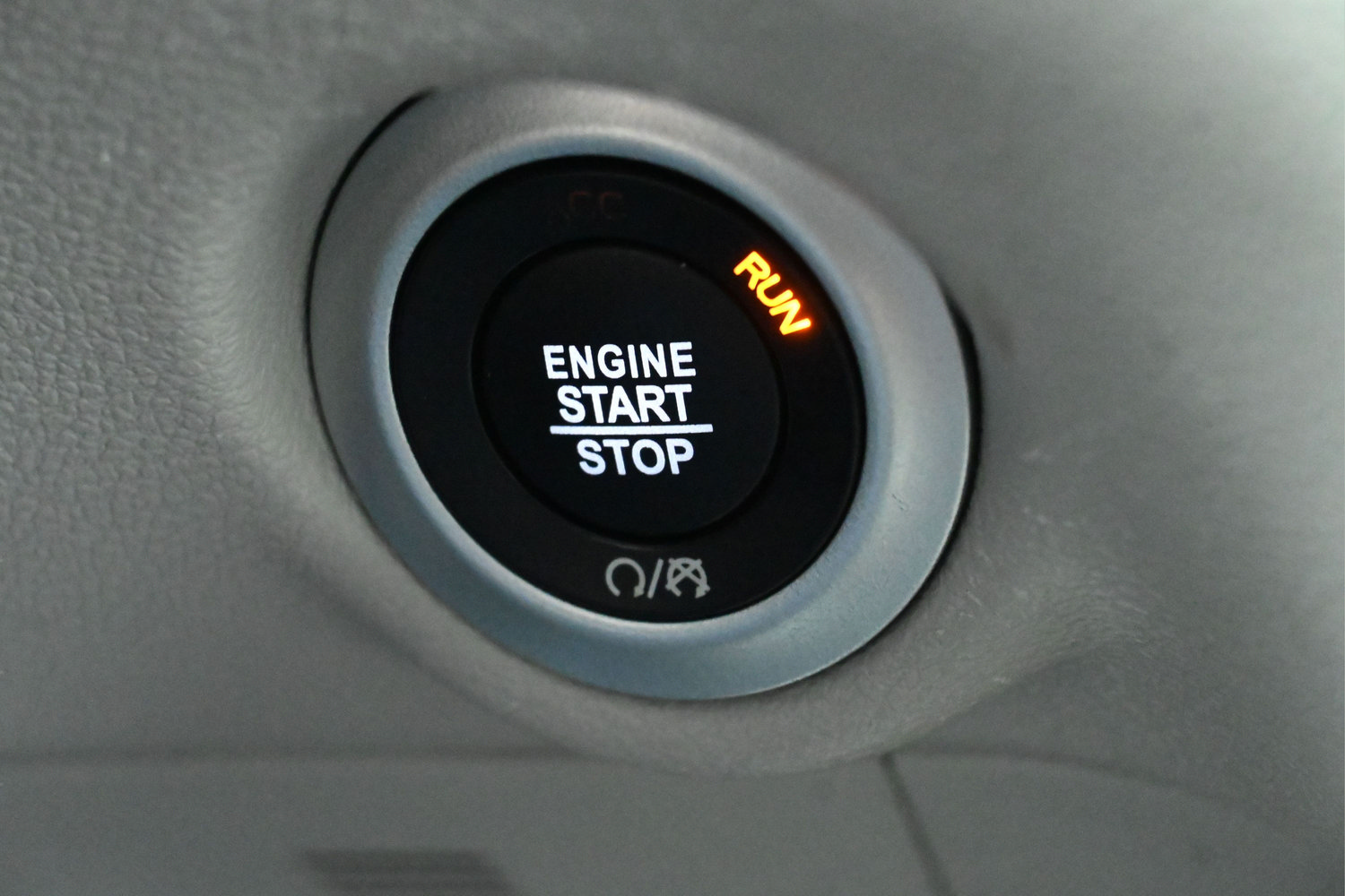 Used 2024 Chrysler Pacifica Touring-L FWD image 11