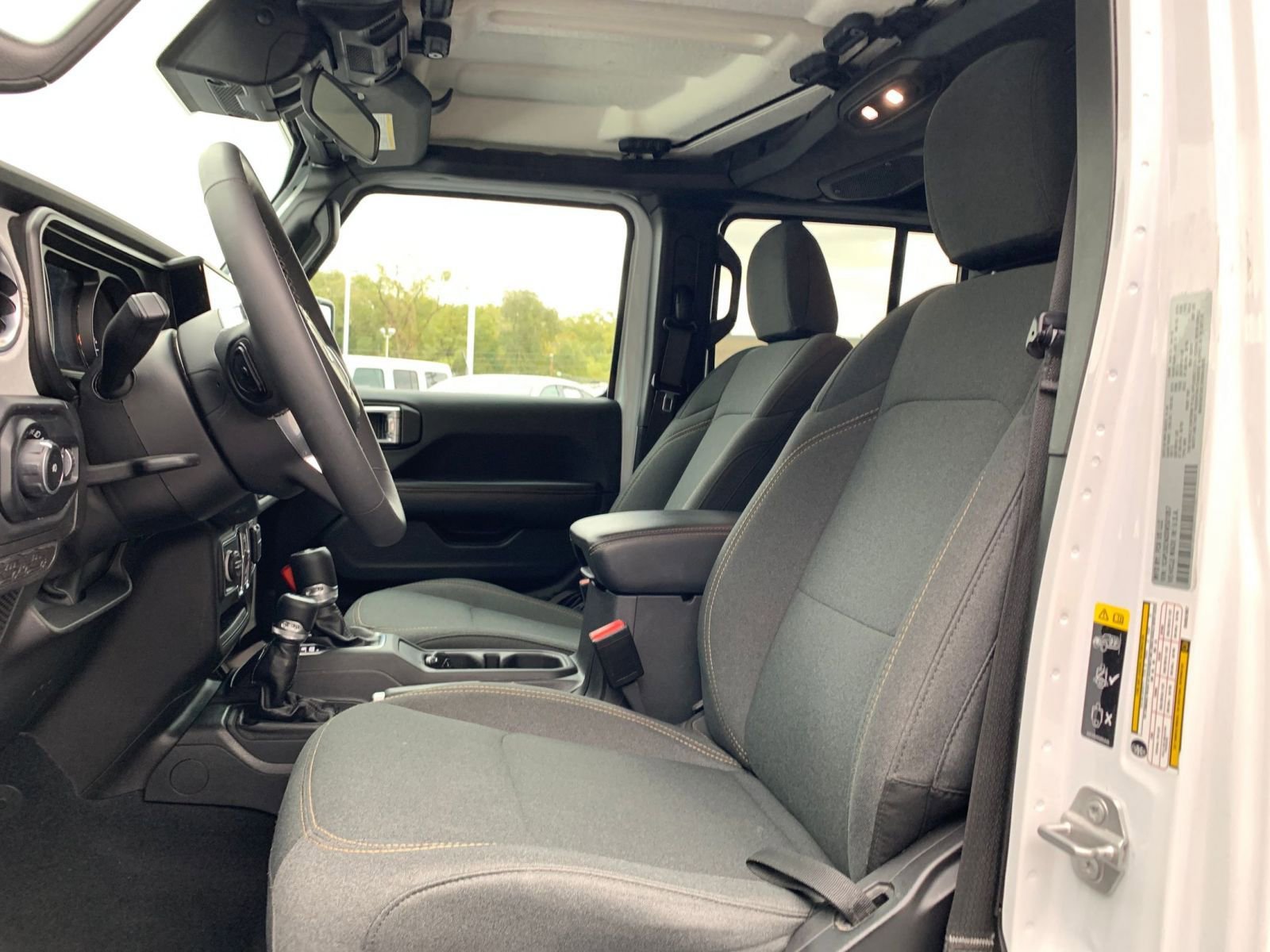 Used 2025 Jeep Wrangler Sahara image 25