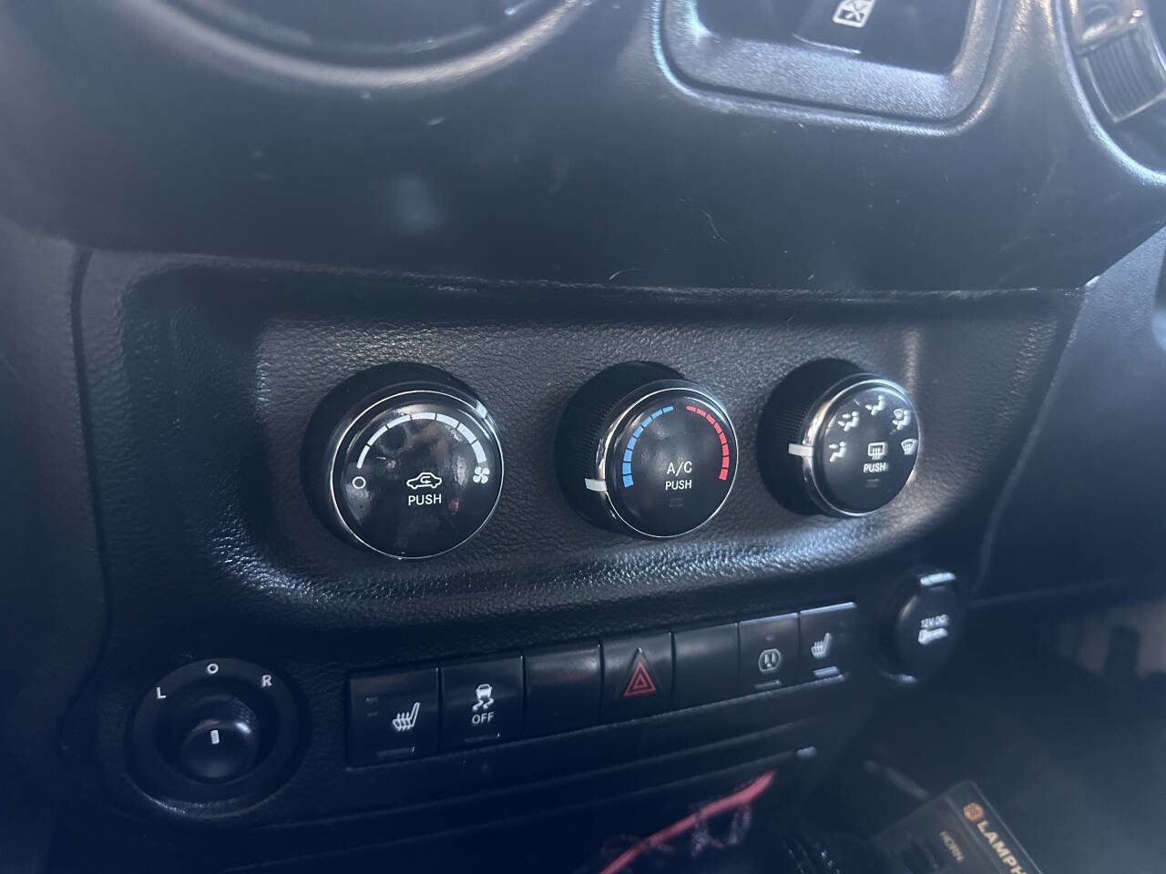 Used 2017 Jeep Wrangler Unlimited Rubicon image 34