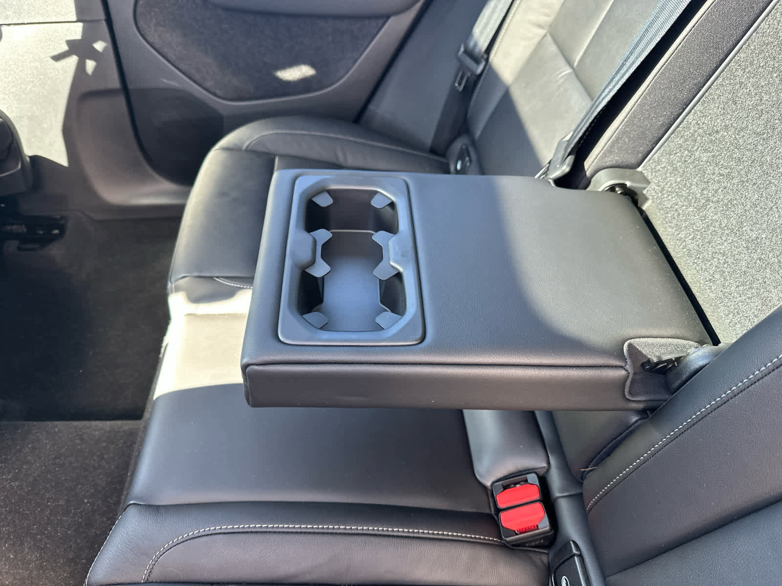 Used 2023 Volvo XC40 B5 Plus w/ Protection Package Premier image 23