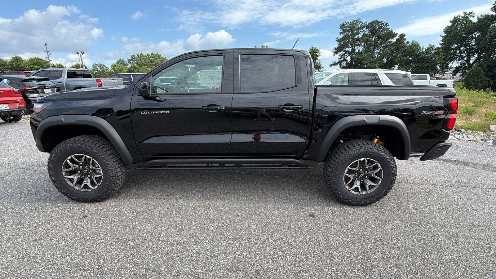 New 2026 Chevrolet Colorado ZR2 w/ Technology Package AWD/4WD image 11