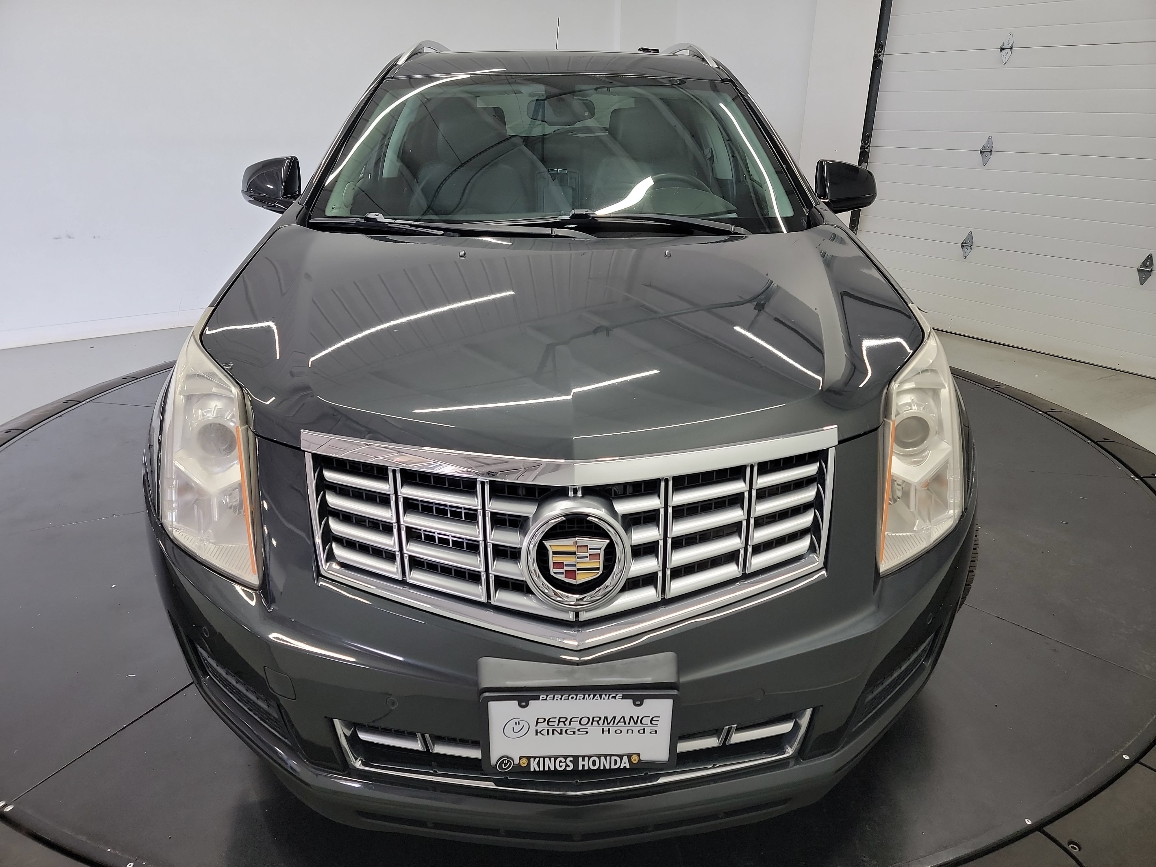 Used 2015 Cadillac SRX Luxury FWD image 2