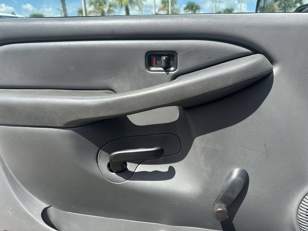 Used 2004 Chevrolet Silverado 1500 W/T RWD image 22