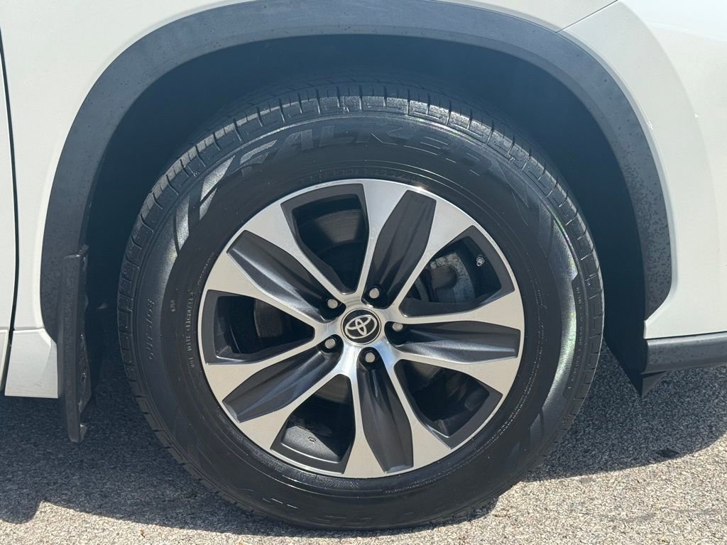 Used 2021 Toyota Highlander XLE image 9