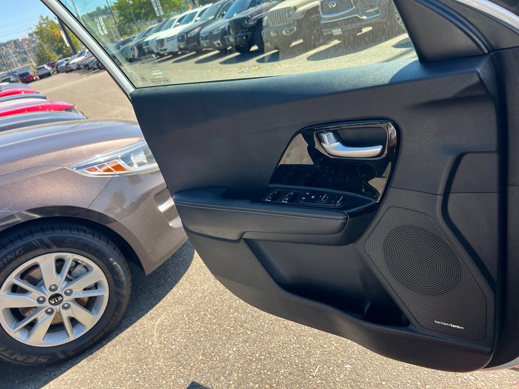 Used 2020 Kia Niro EX Premium FWD image 17