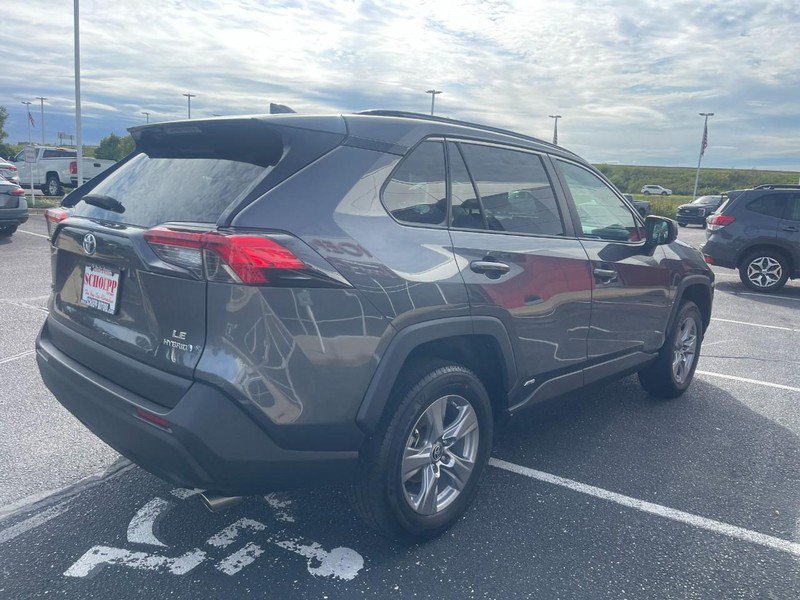 Used 2023 Toyota RAV4 LE AWD/4WD image 3