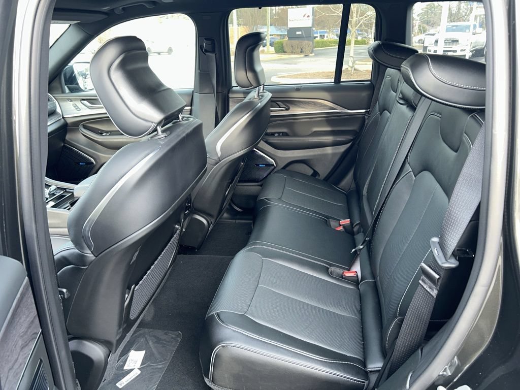 New 2024 Jeep Grand Cherokee Overland w/ Advanced Protech Group III AWD/4WD image 9