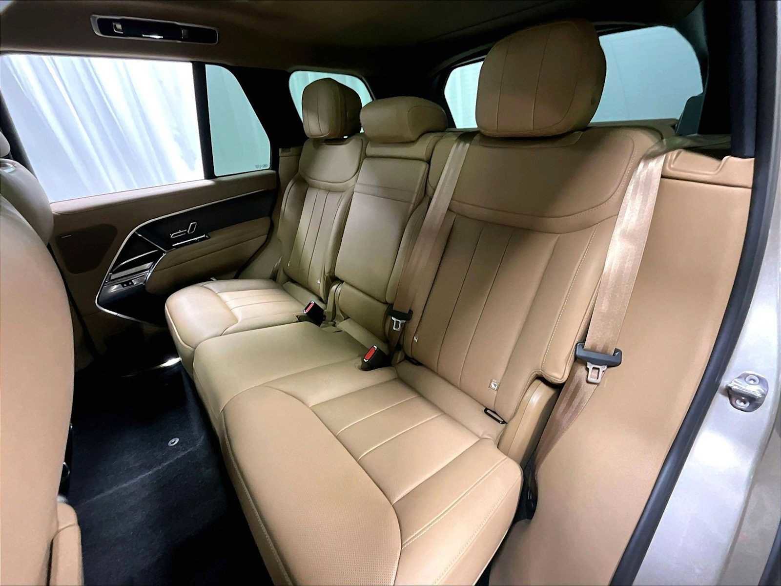 Used 2025 Land Rover Range Rover SE image 30