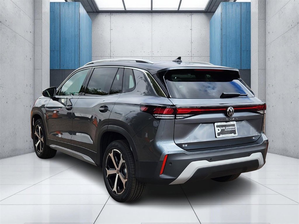 New 2025 Volkswagen Tiguan SE image 30