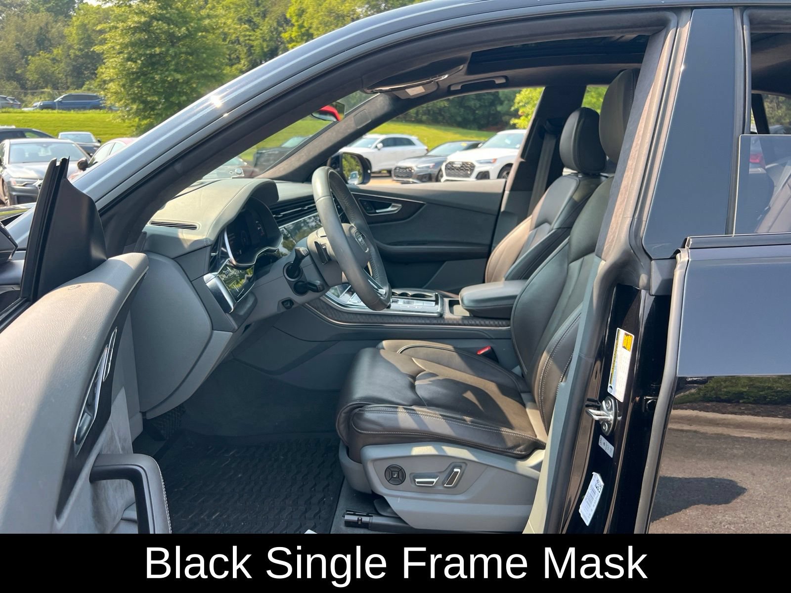 Used 2019 Audi Q8 Prestige w/ Luxury Package AWD/4WD image 29