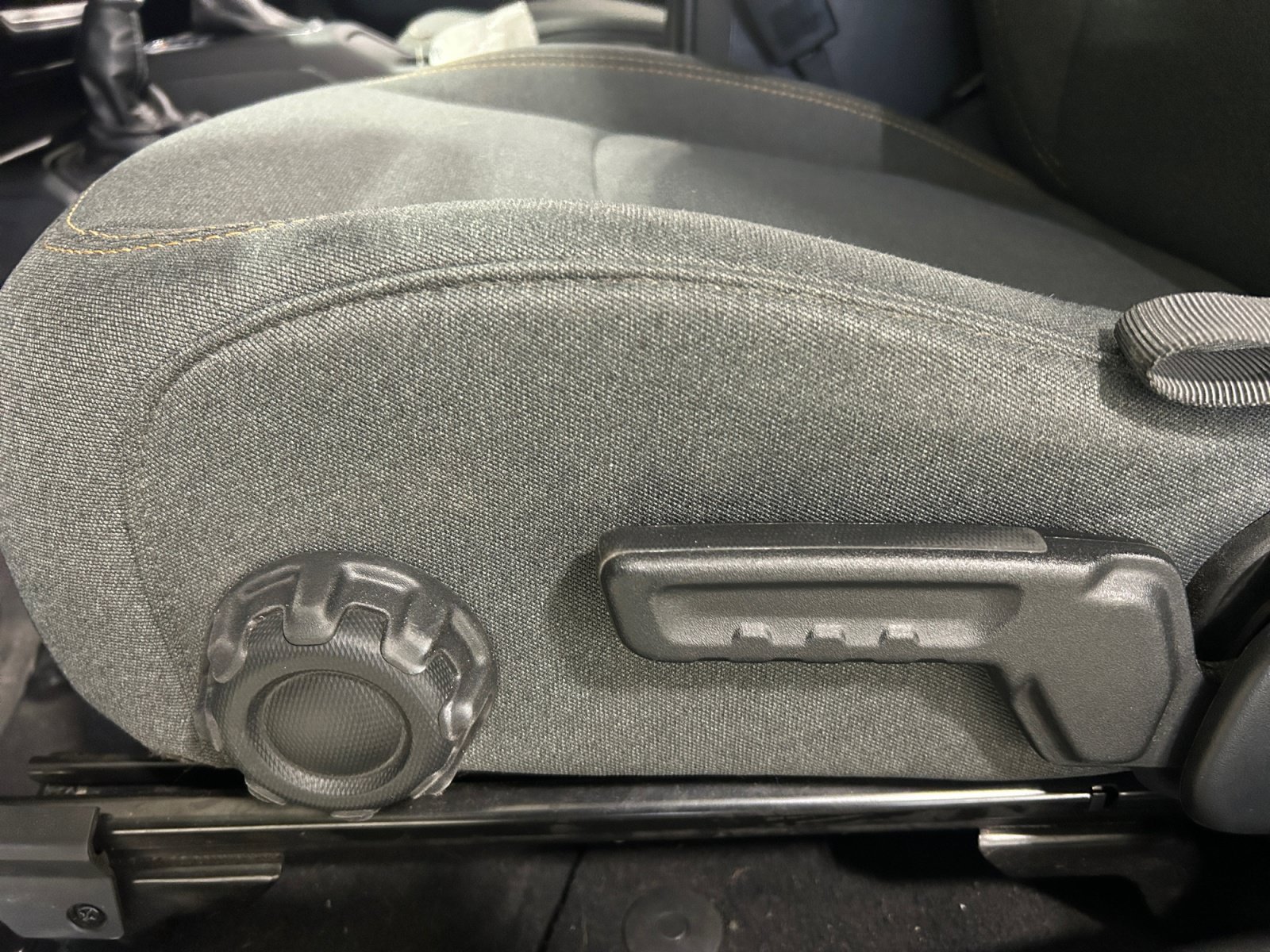 Used 2025 Jeep Wrangler Sport AWD/4WD image 24