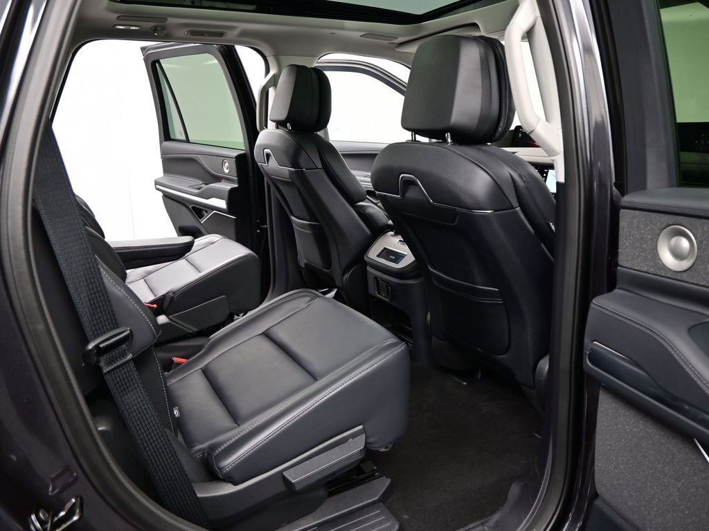 Used 2025 Lincoln Navigator Reserve AWD/4WD image 26