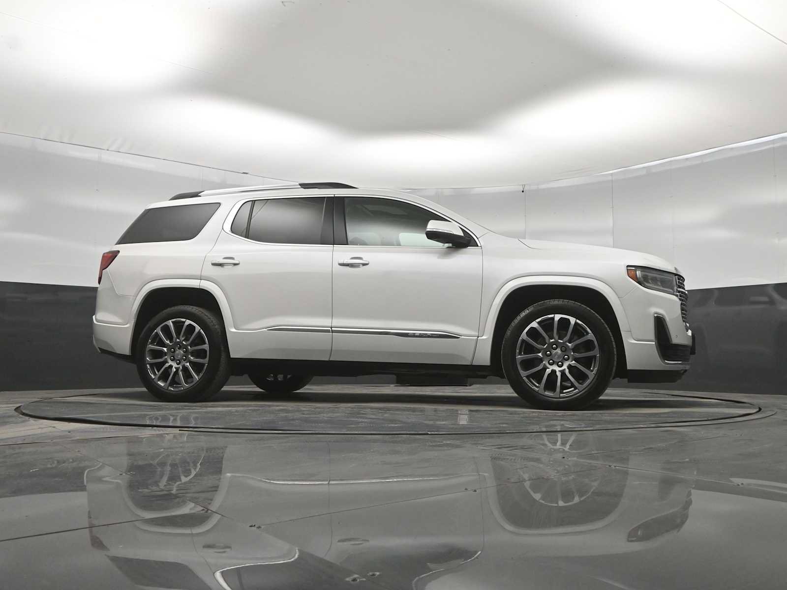 Used 2022 GMC Acadia Denali w/ Denali Ultimate Package AWD/4WD image 38