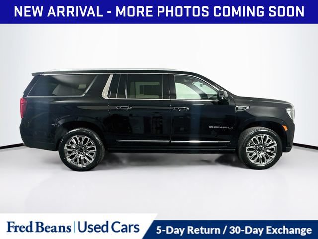 Used 2023 GMC Yukon XL Denali Ultimate AWD/4WD image 11