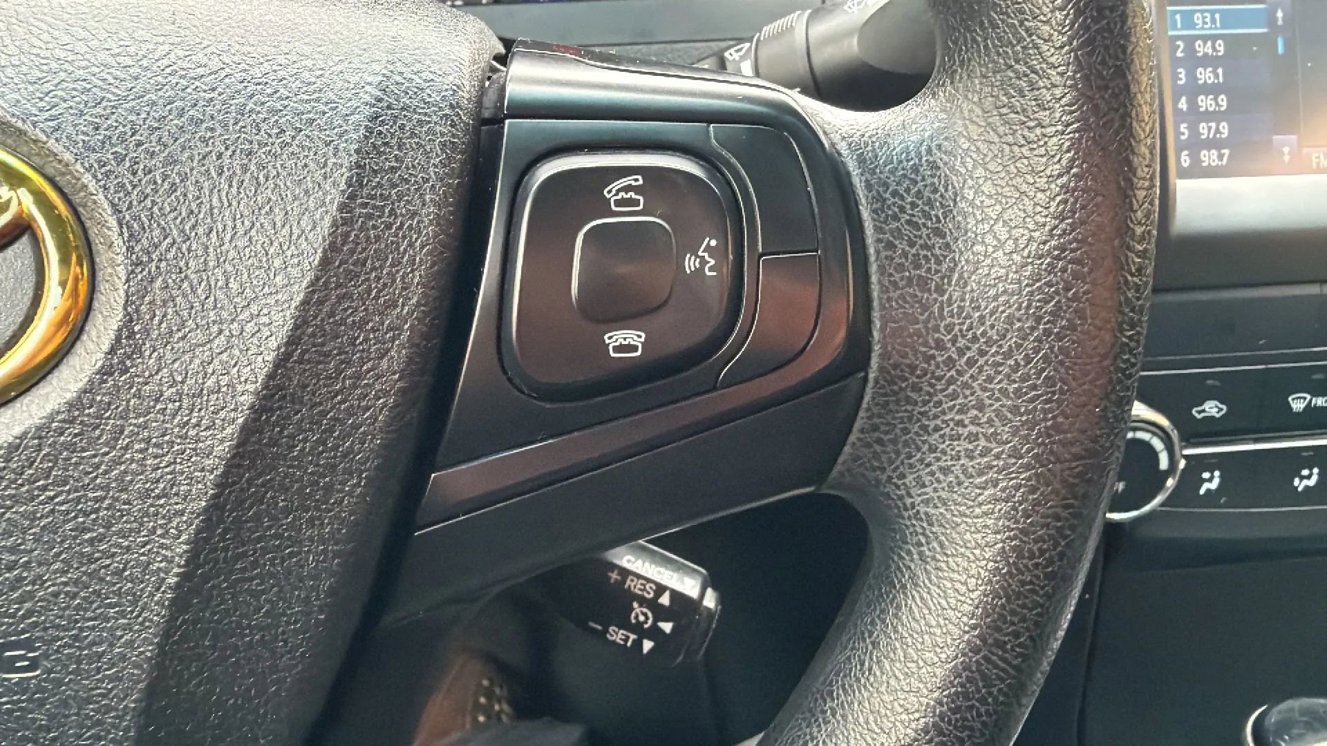 Used 2015 Toyota Camry LE FWD image 11