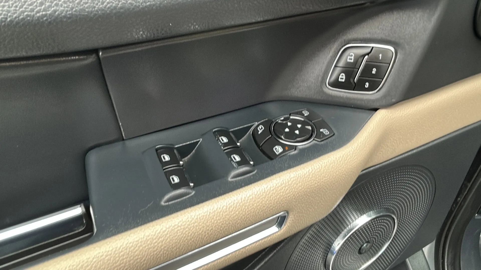 Used 2023 Ford Expedition Limited image 22