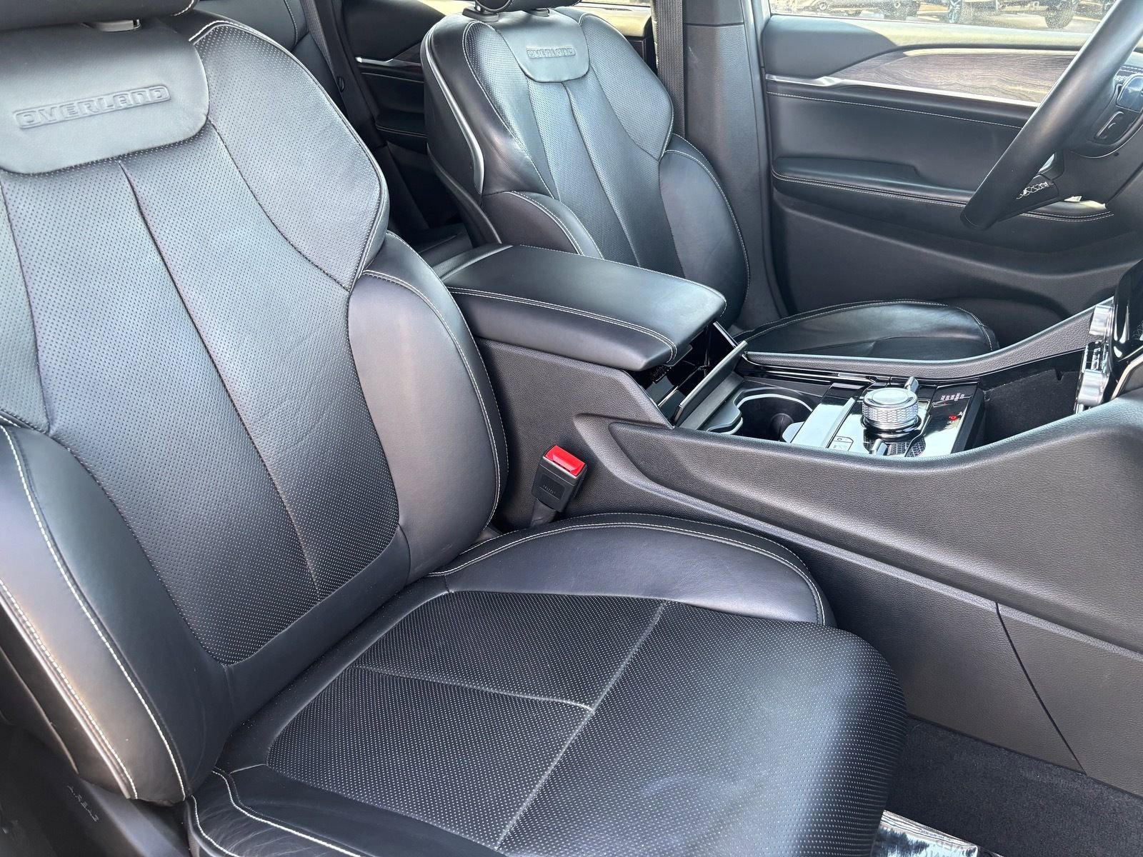 Used 2022 Jeep Grand Cherokee Overland w/ Luxury Tech Group IV image 15